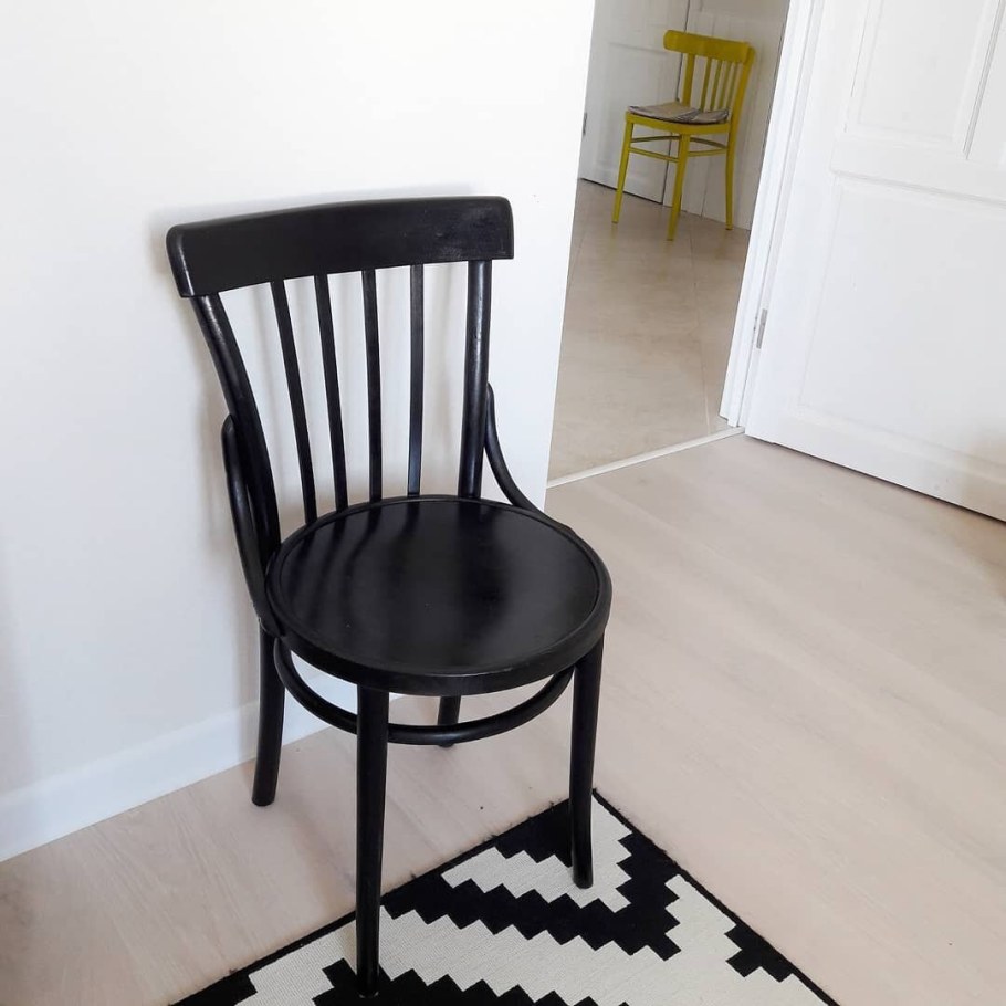 Венский стул черного цвета