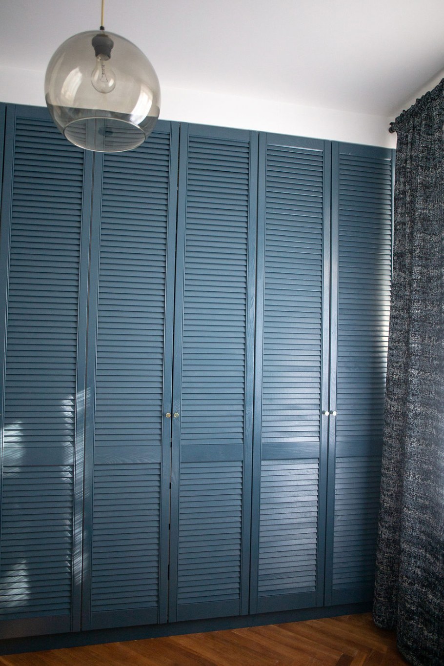 Жалюзийные двери гармошки для шкафа