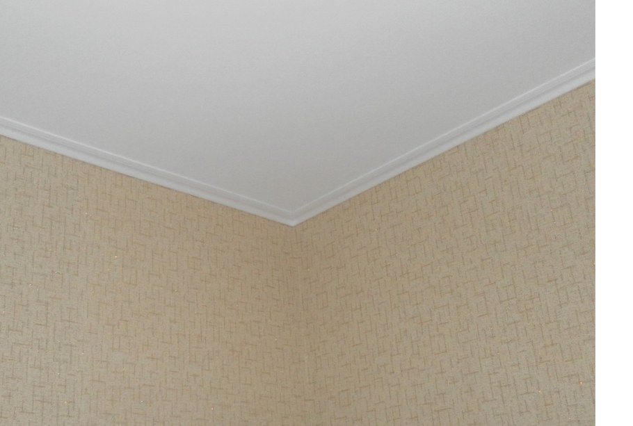 Обои без потолочного плинтуса фото в интерьере