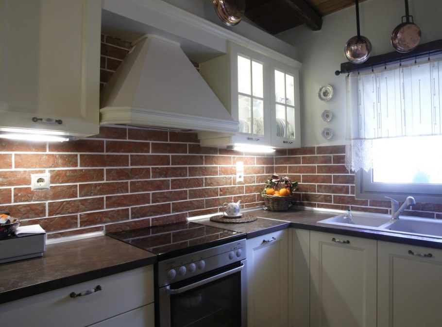 Фартук для кухни под кирпич