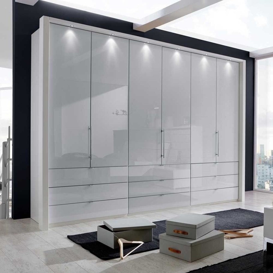 Современные распашные шкафы