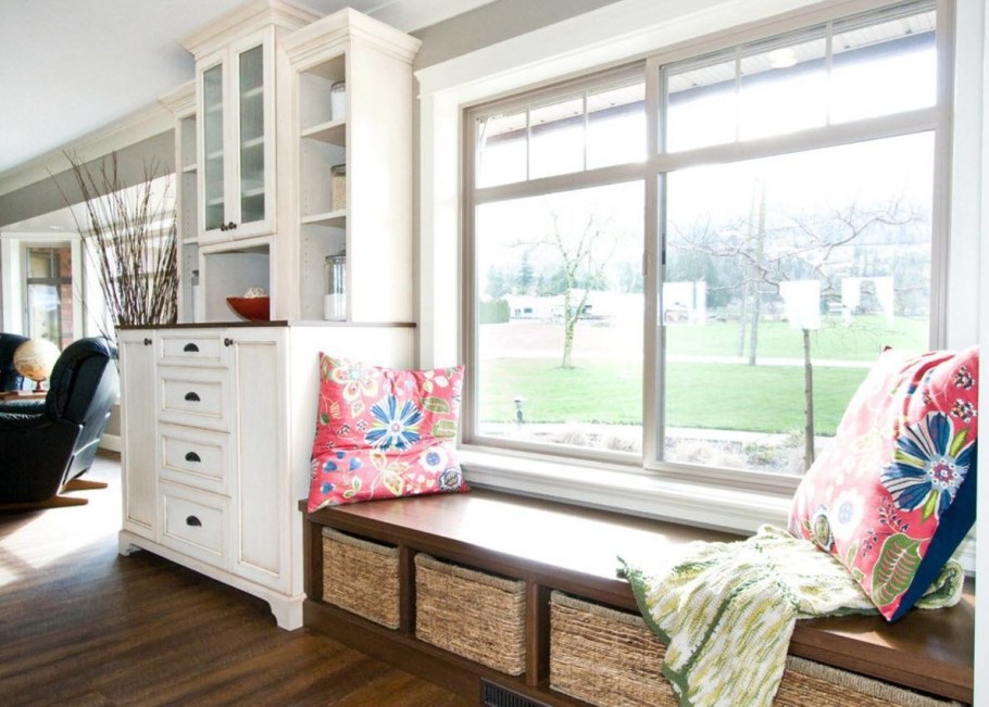 Подоконник диван