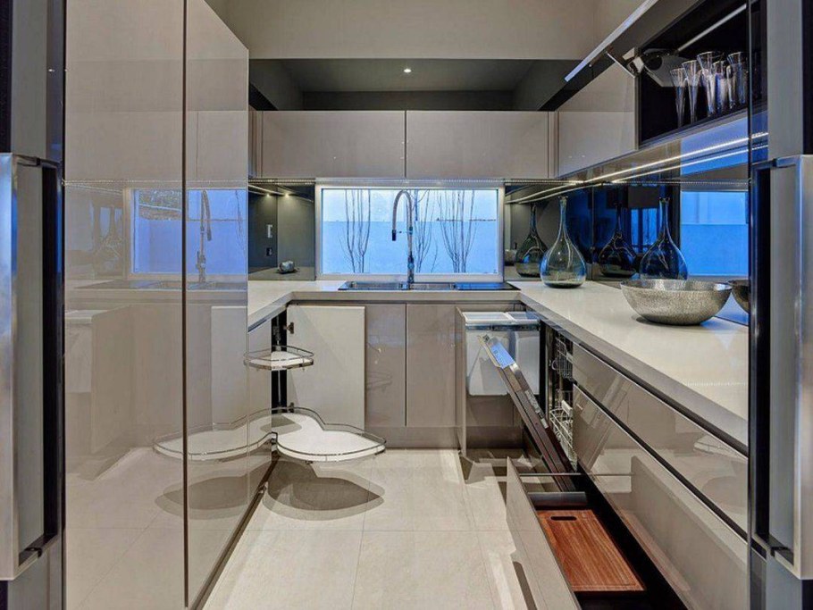 Современные кухни п образные