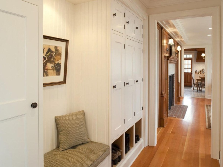 Интерьер узкой прихожей