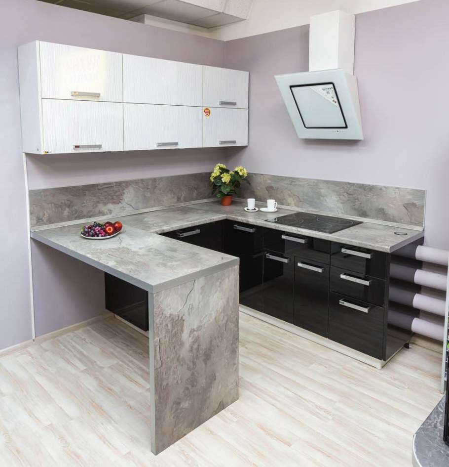 Кухни п-образные с барной стойкой