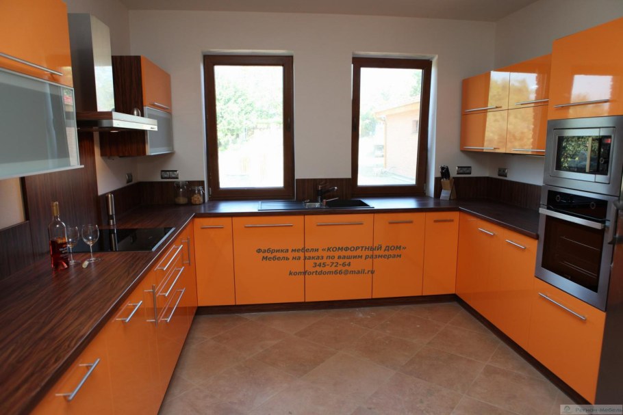 Оранжевая кухня