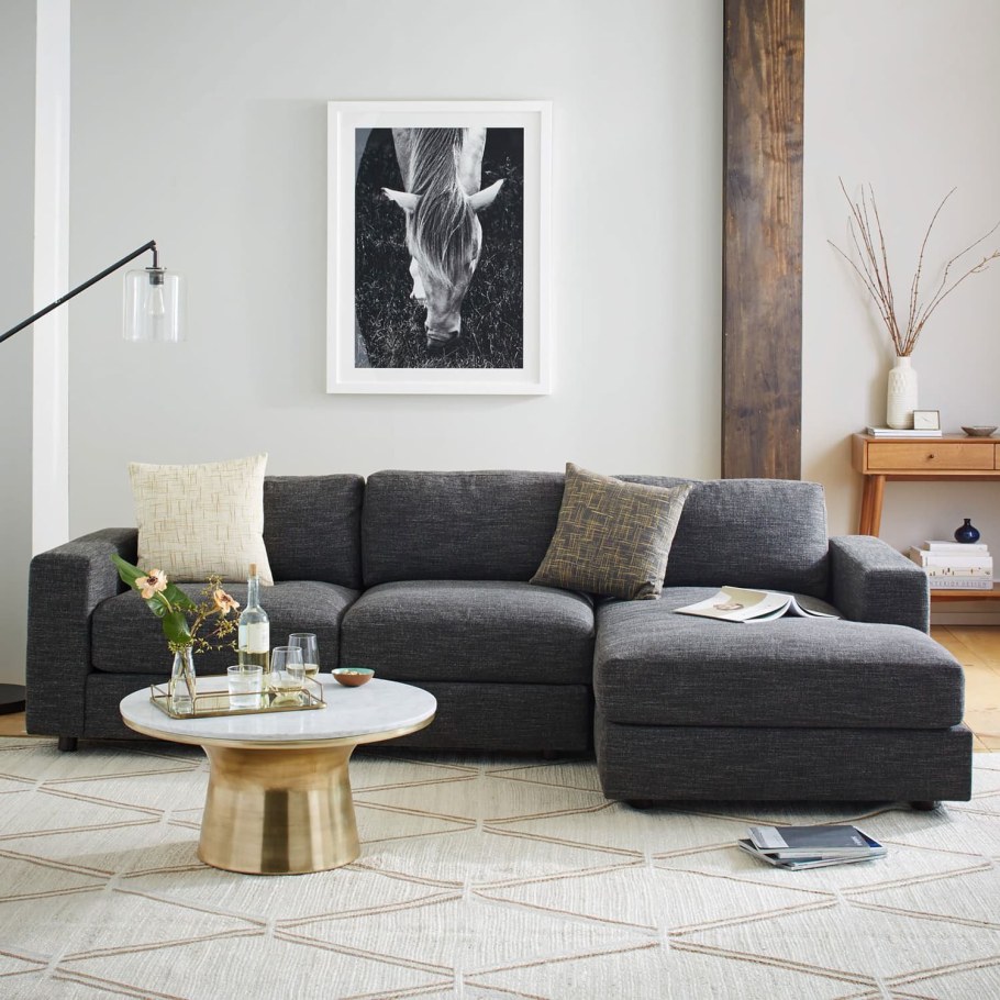 Серый диван в интерьере