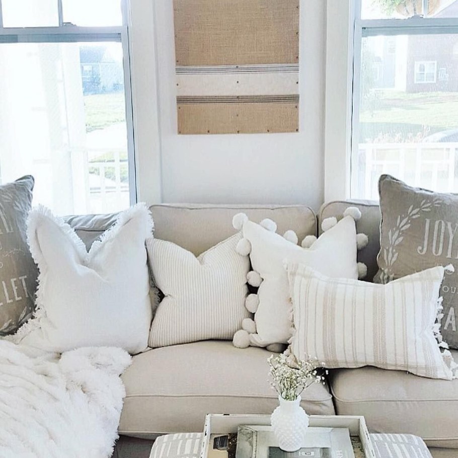 Подушки на диван в интерьере