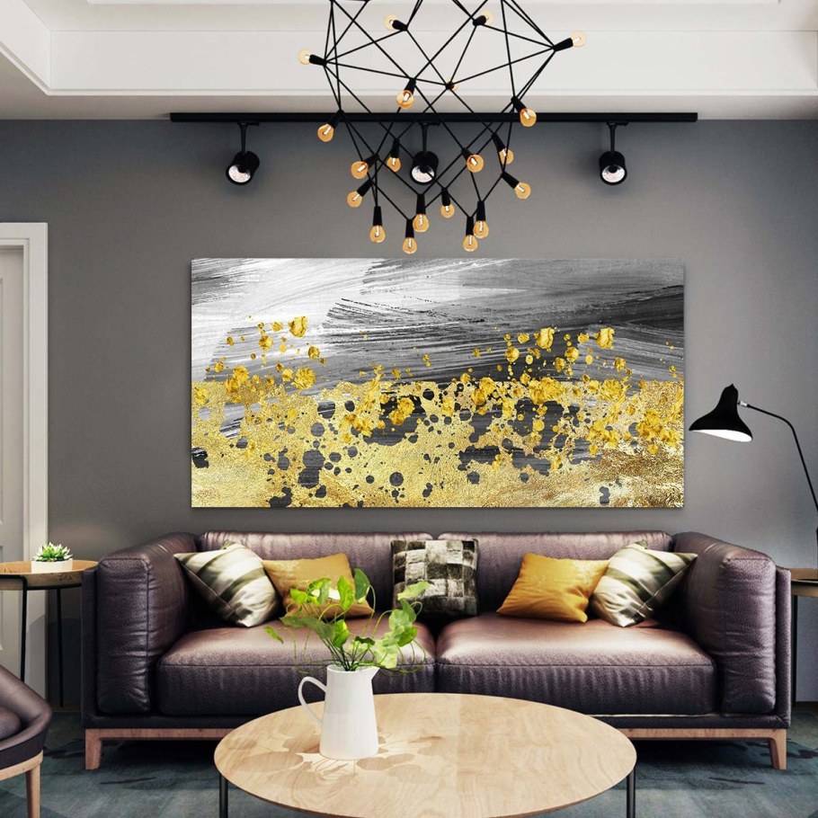 Панно на стене в гостиной