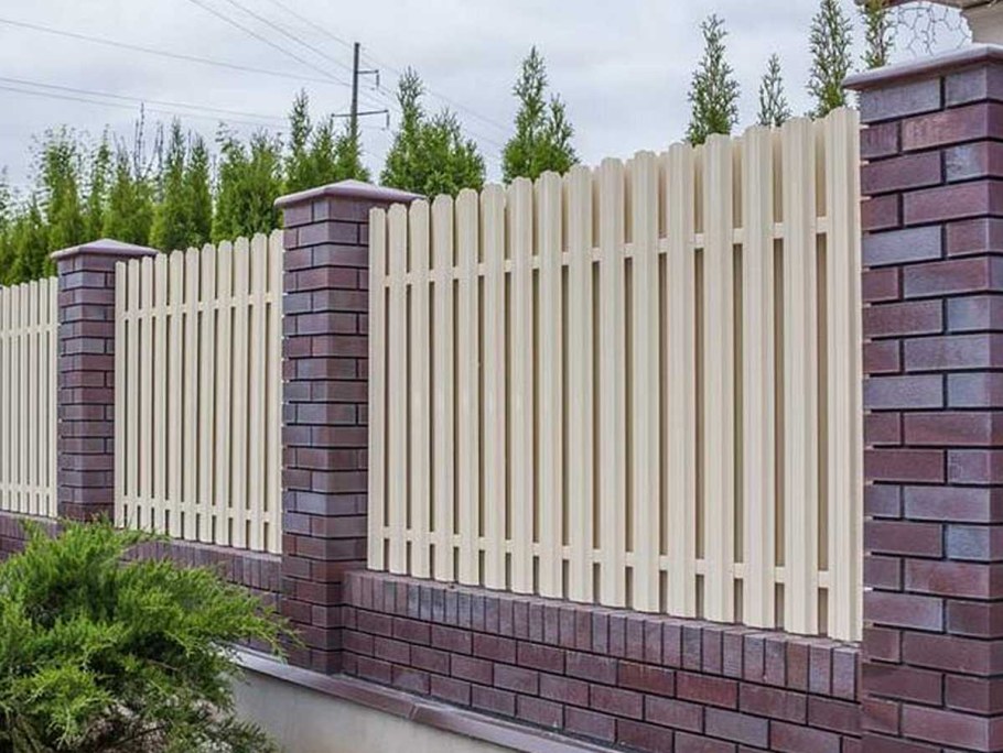 Евроштакетник рал 1015