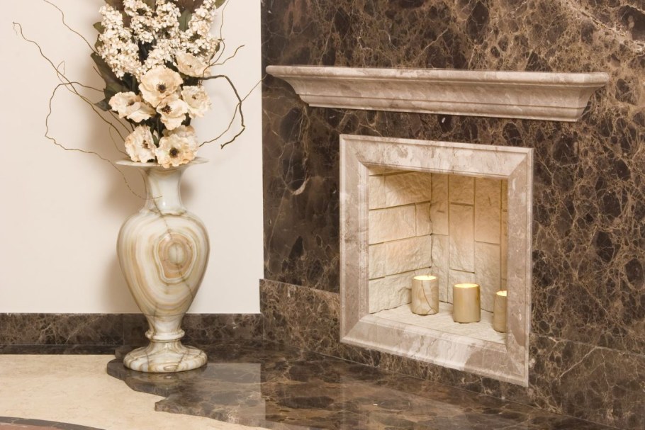 Камин из мрамора