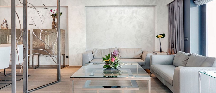 Декоративная штукатурка в интерьере гостиной