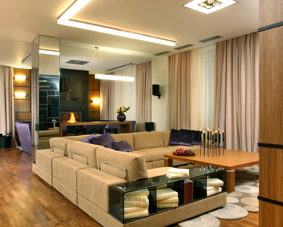 Гостиная с диваном посередине