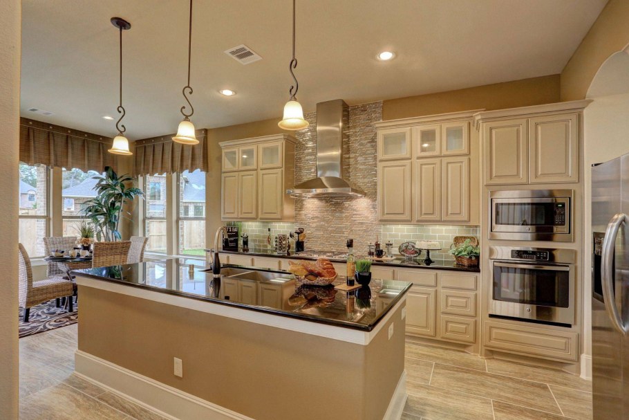 Кухни в коттеджах интерьер