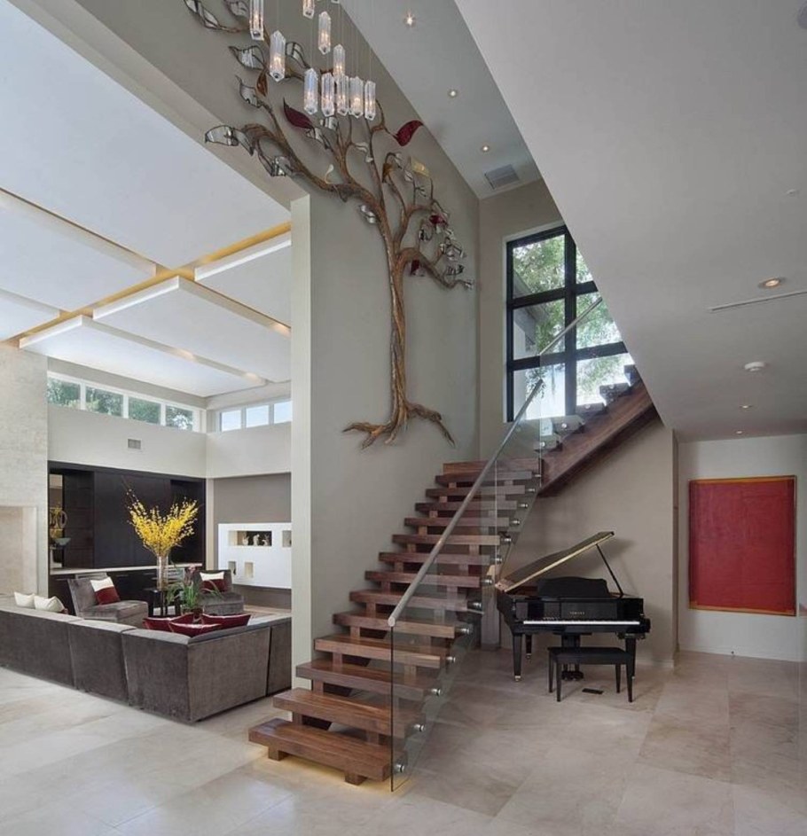 Современная гостиная с лестницей