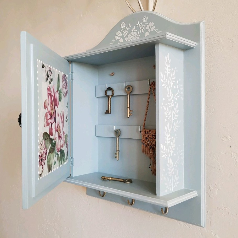 Ключница настенная