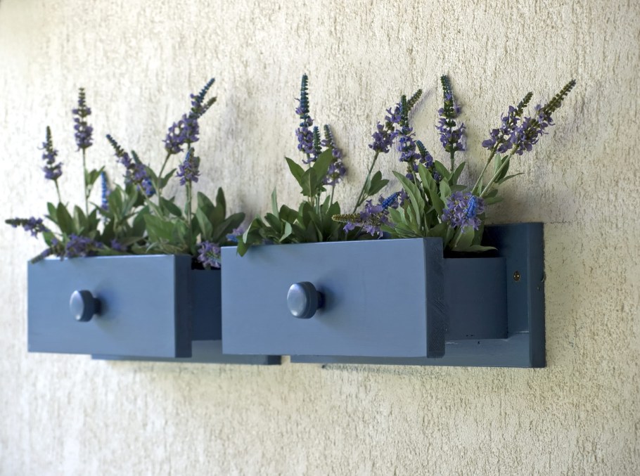 Кашпо на стену