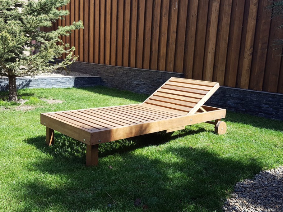 Шезлонг для дачи деревянный