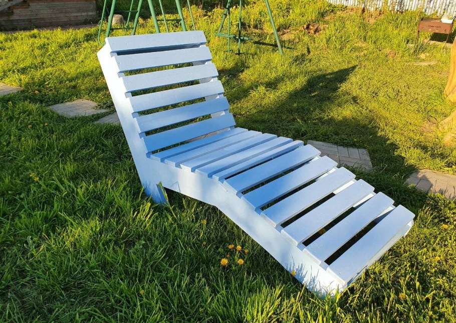Лежаки для дачи