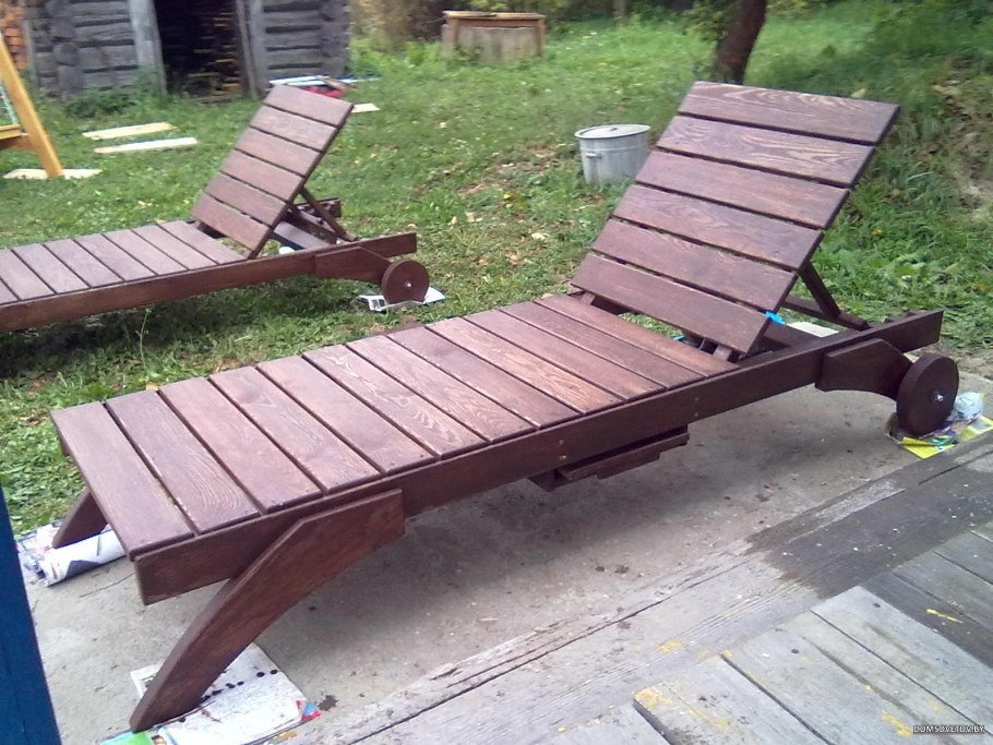 Лежак деревянный