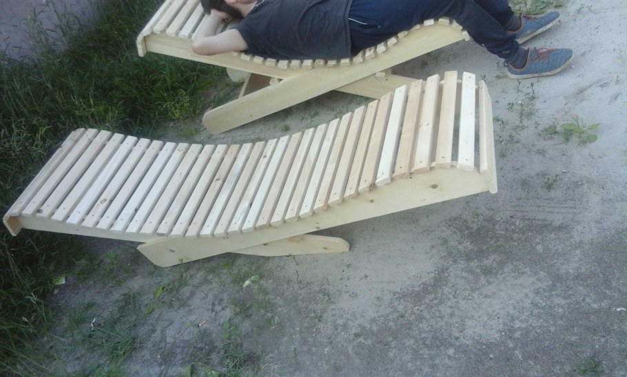Шезлонг для дачи деревянный