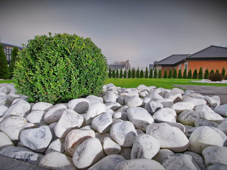 Ландшафтный камень белый мрамор галтованный