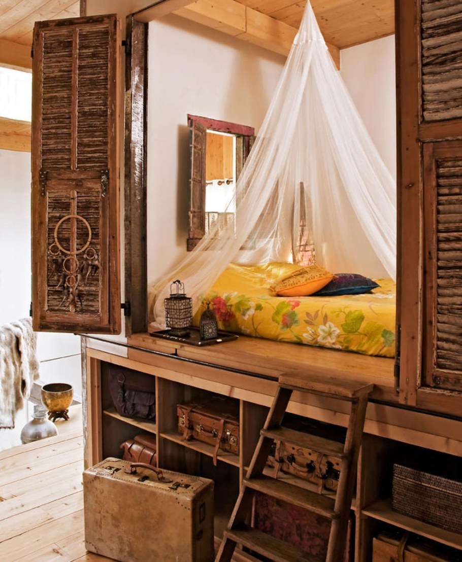 Интерьер в стиле бохо в деревянном доме