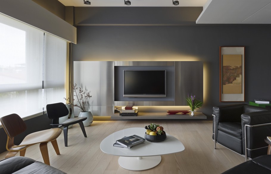 Телевизор на стене в интерьере