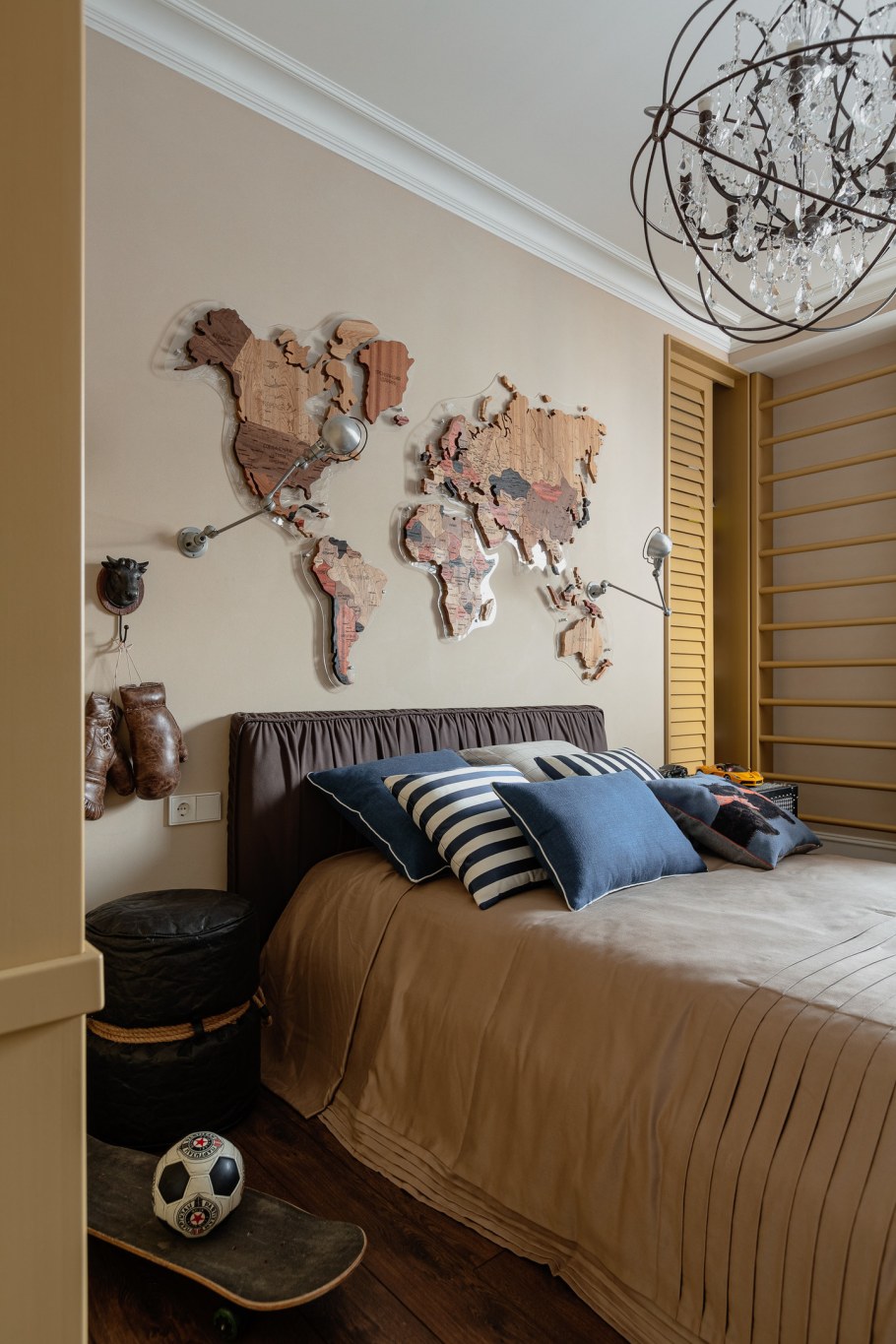 Декор стены у кровати