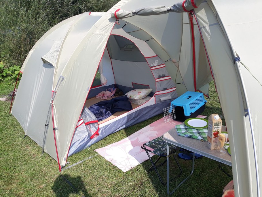 Палатка двухкупольная