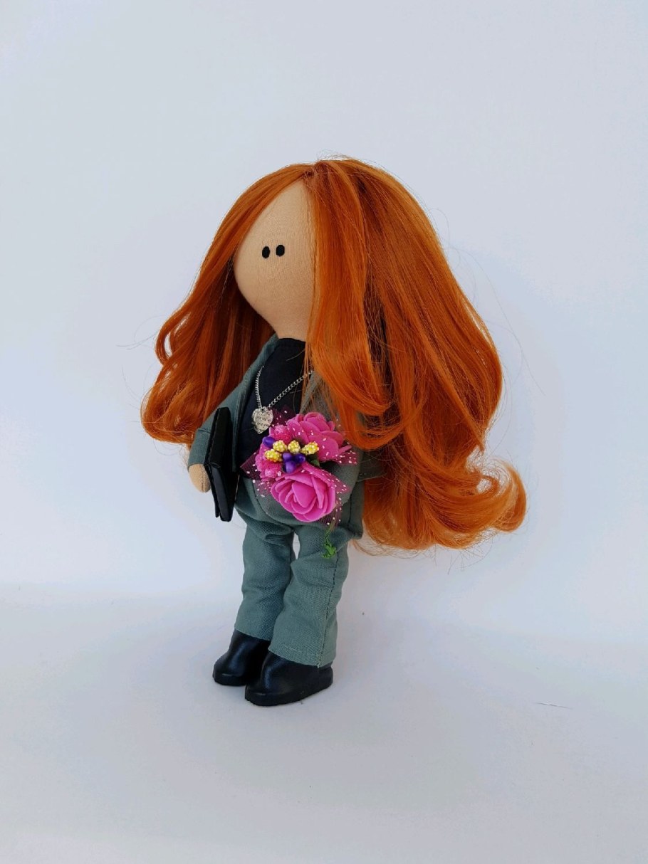 Кукла с рыжими волосами