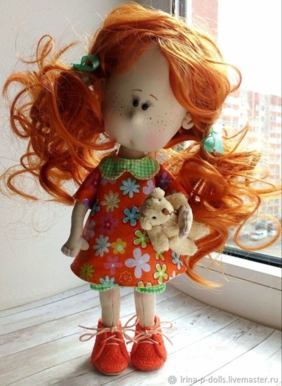 Рыжая текстильная куколка