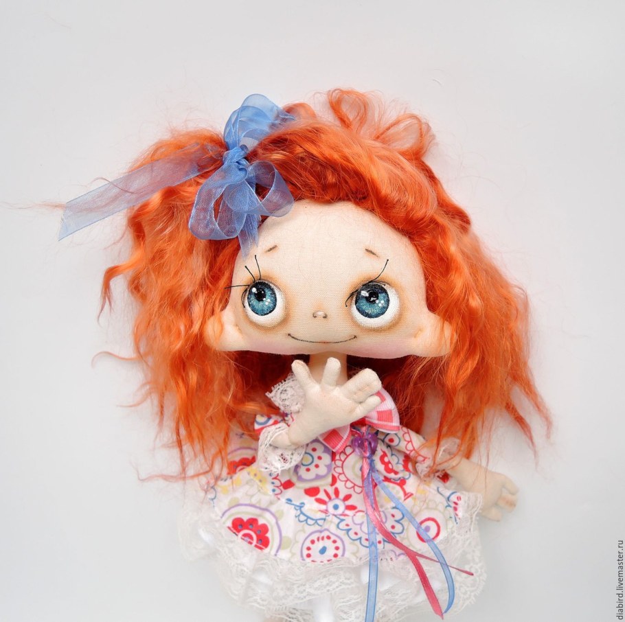 Текстильная кукла с рыжими волосами