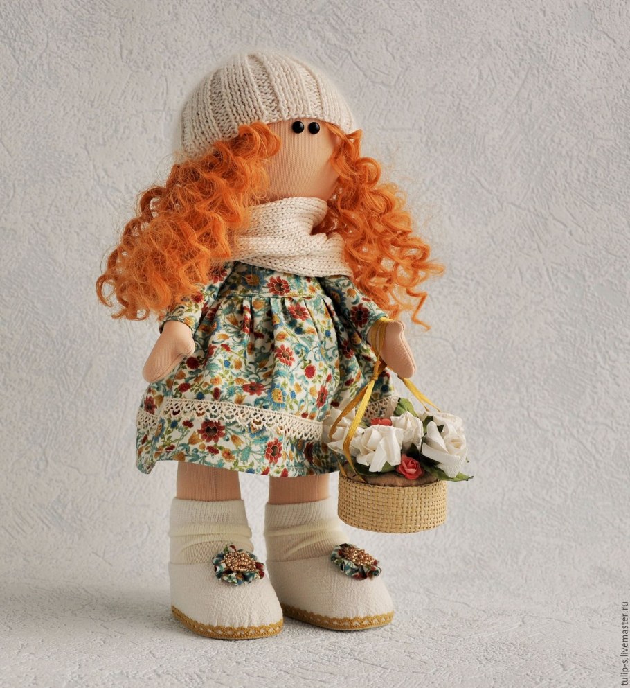 Текстильная кукла с рыжими волосами
