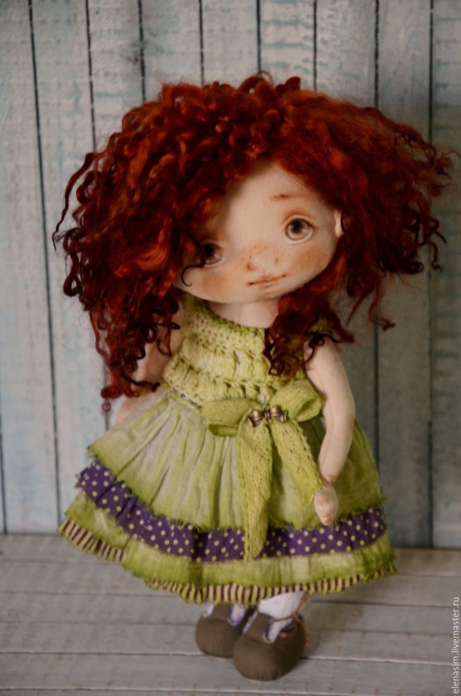 Вязаная кукла с рыжими волосами