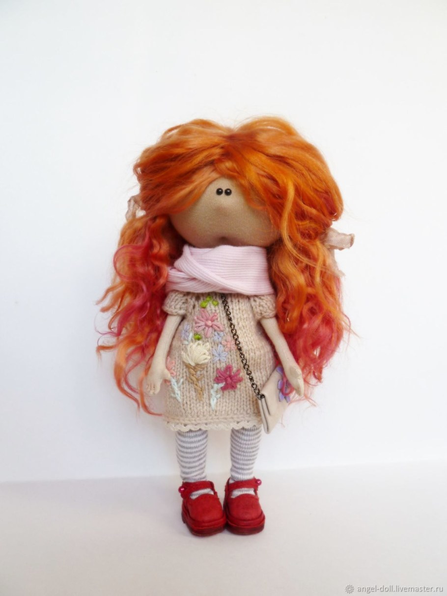 Текстильная кукла с рыжими волосами
