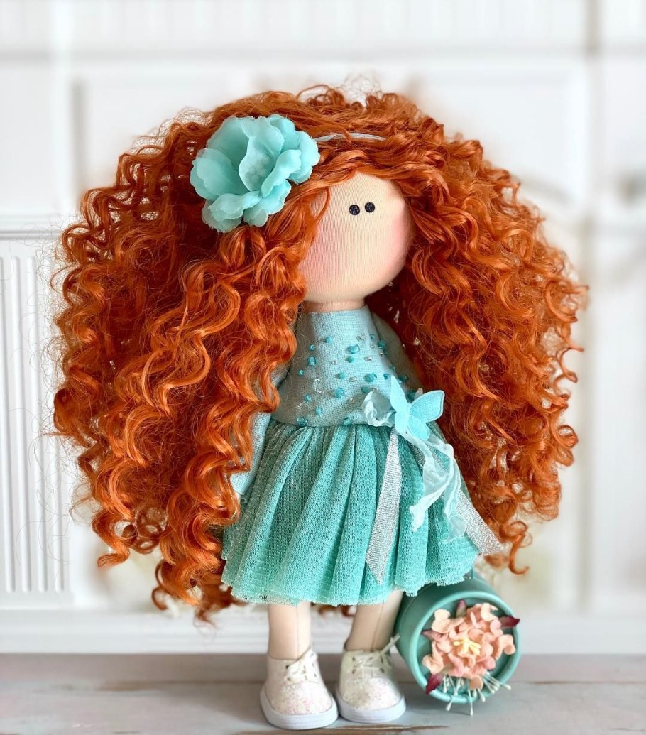 Текстильные куклы с кудряшками