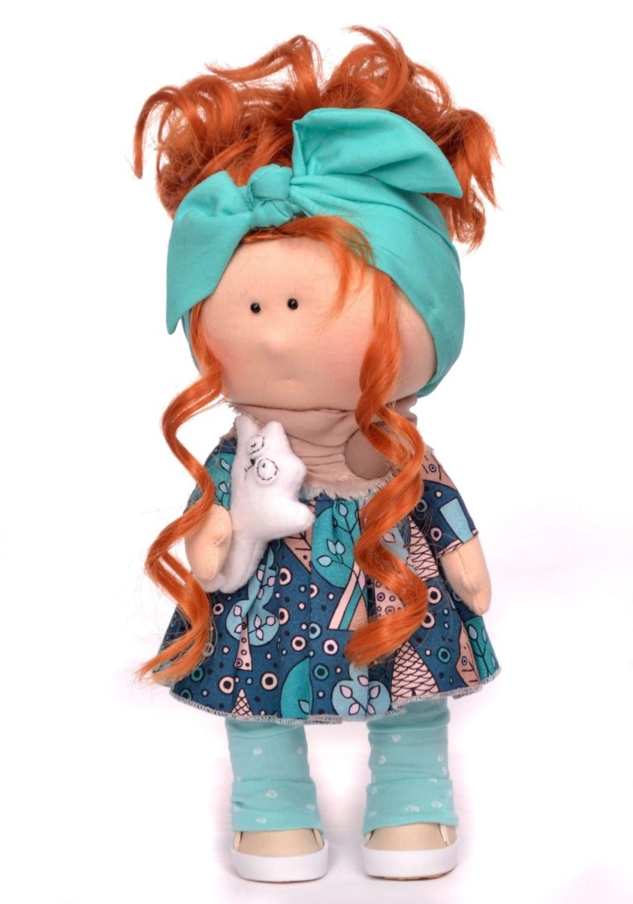 Как зовут девочку с рыжими косичками