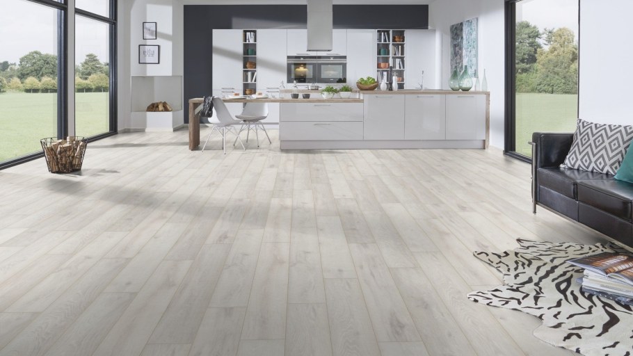 Ламинат Kronospan Castello дуб каньон белый в интерьере