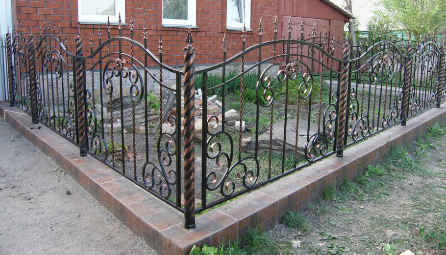Кованый палисадник