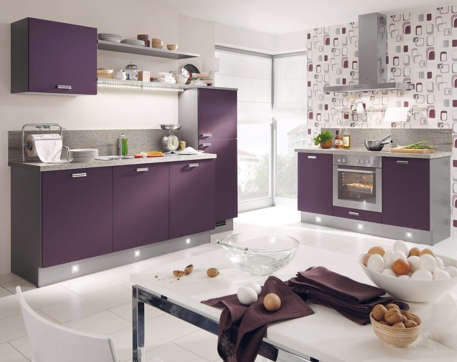 Фиолетовая кухня в интерьере