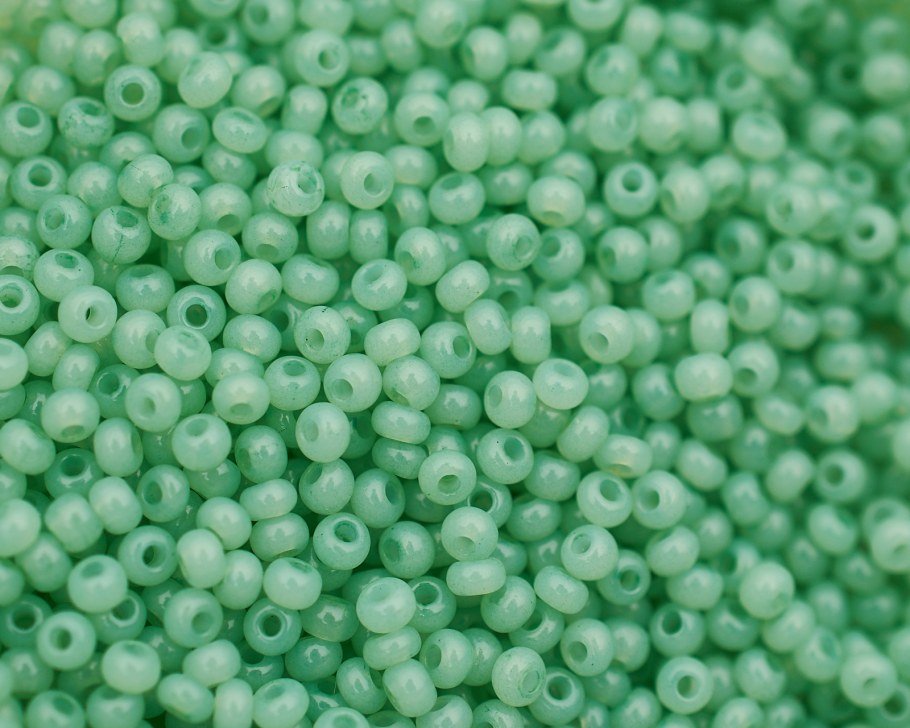 Номер полупрозрачного салатового бисера