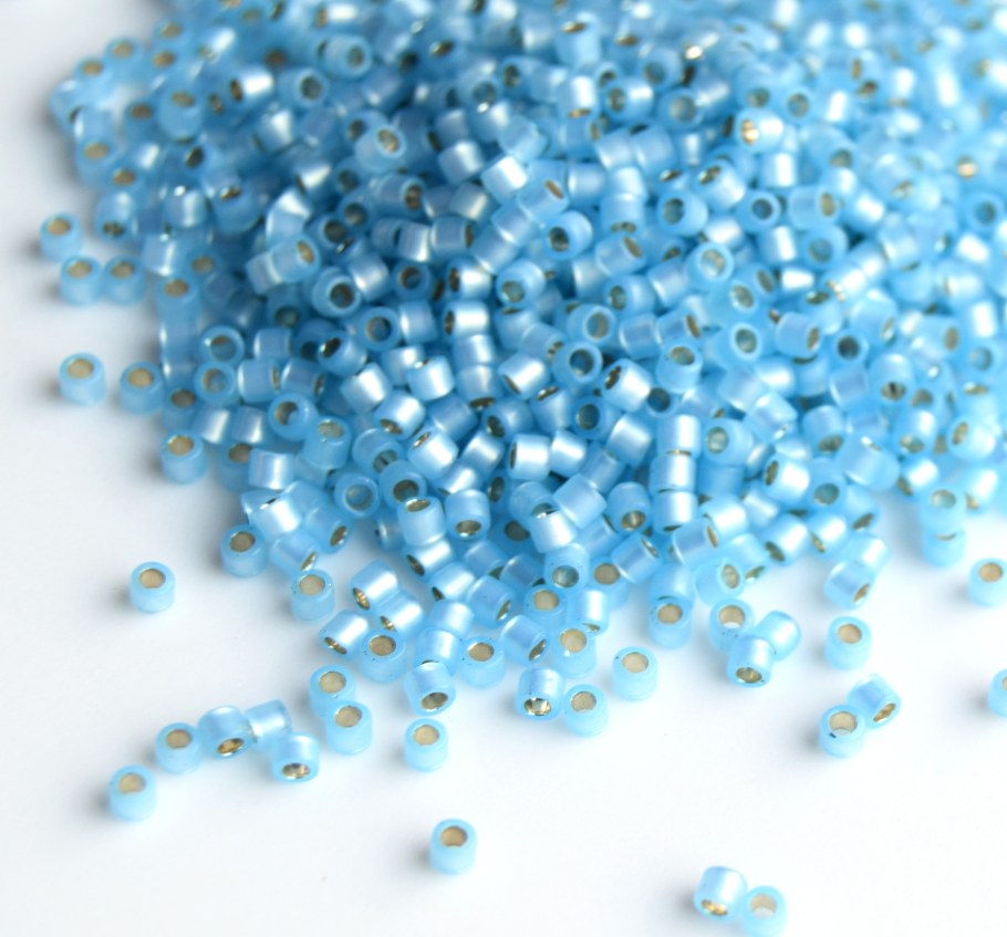 Бисер Silver lined Milky lt.Topaz