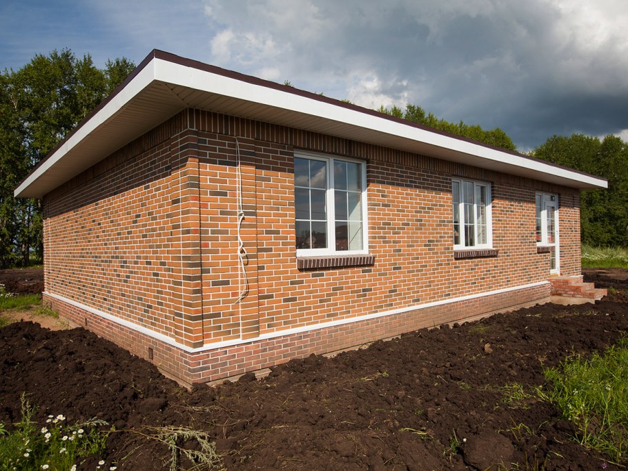 Одноэтажный дом из кирпича