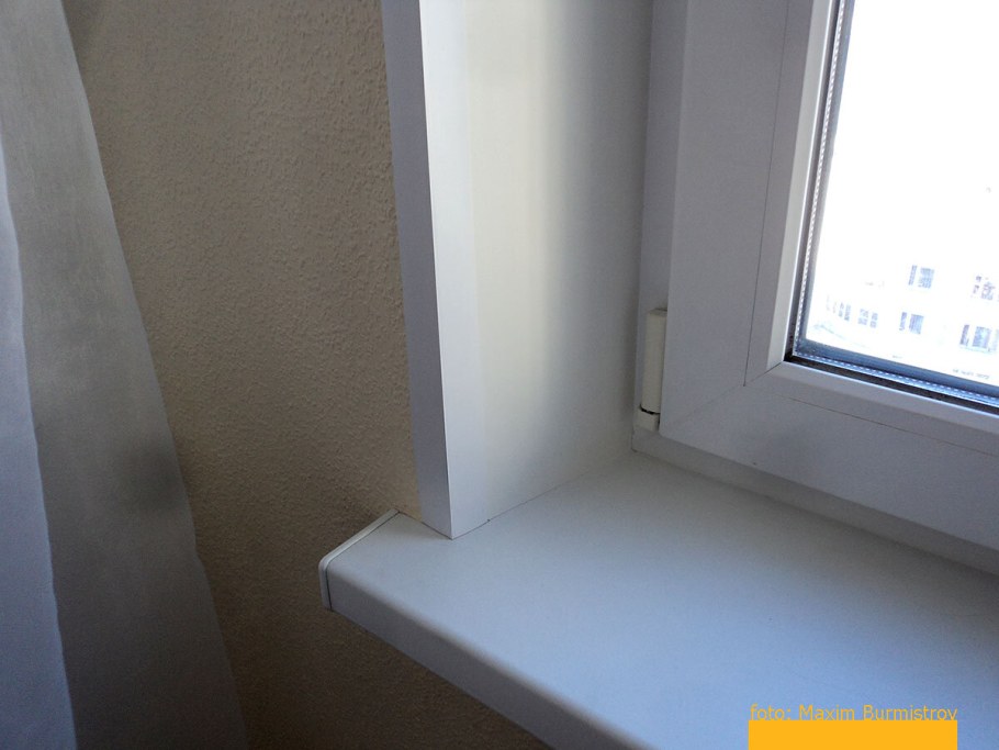 Откосы в цвет стен или белые