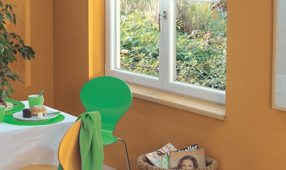 Покрашенные откосы оконные в интерьере