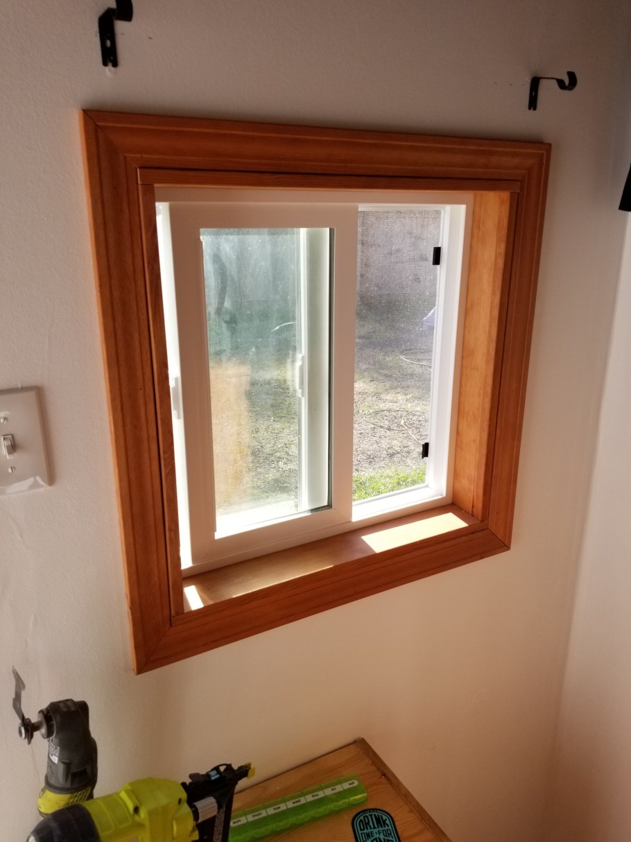 Деревянные откосы на пластиковые окна