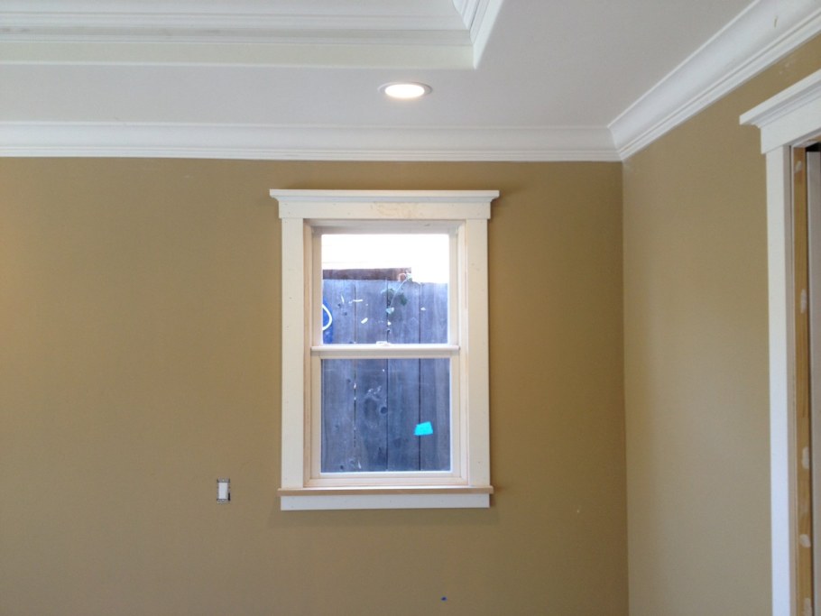 Обрамление окна молдингом