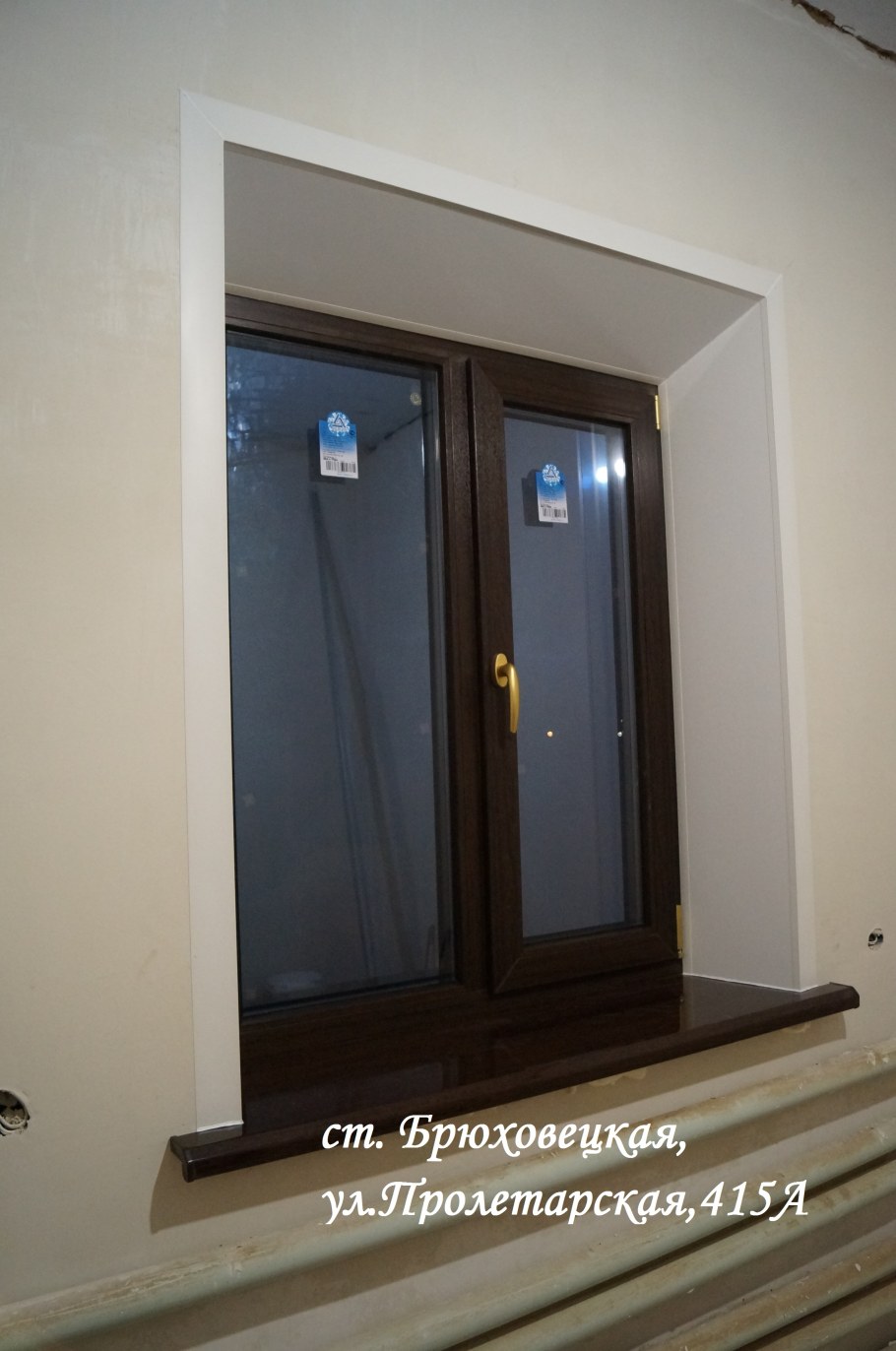 Коричневые откосы для пластиковых окон