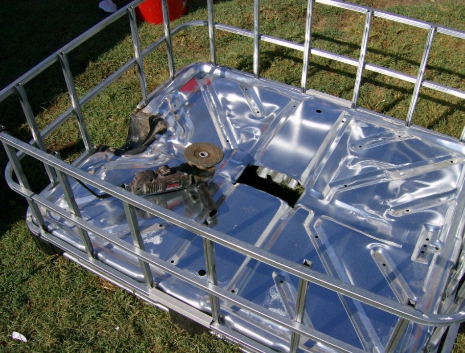 Бассейн из еврокуба